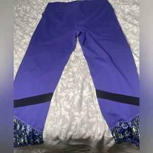 Woman’s leggings size medium